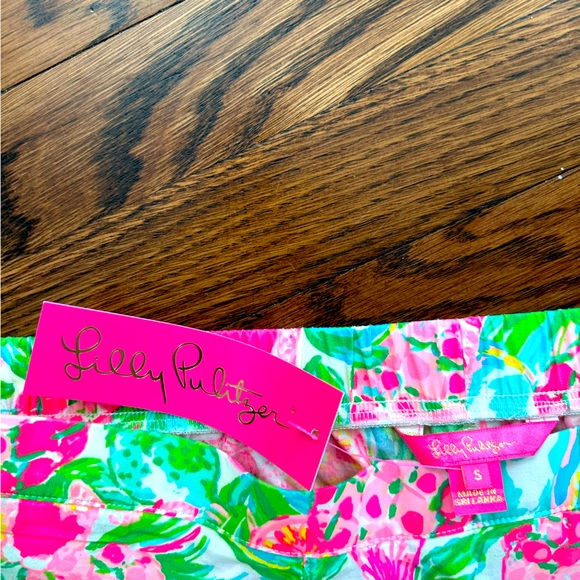 NWT: Lily Pulitzer pull on shorts - Picture 3 of 3
